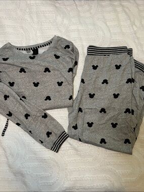 Grey Mickey-Pattern Pajama Set - Cozy Sleepwear